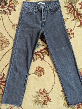 Levi’s Wedgie Straight Black High Rise Jeans Size 25 Excellent Condition